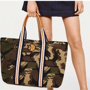 EMBROIDERED-T CAMO LARGE TOTE